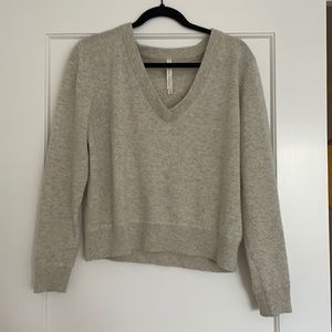 Aritzia Cashmere Sweater - size M